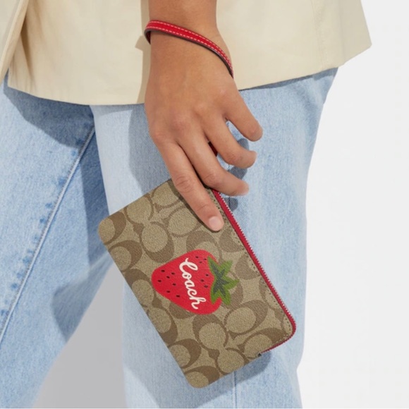 Coach Corner Zip Wristlet In Signature Canvas With Wild Strawberry - Brand New - Picture 3 of 3